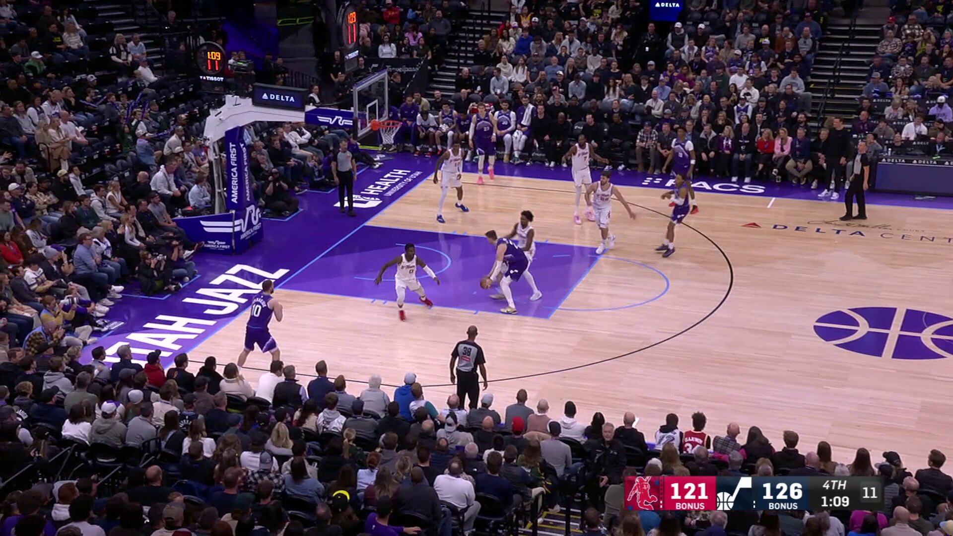 SENGUN TWO-WAY IMPACT 

He's got 31 for Houston tonight!