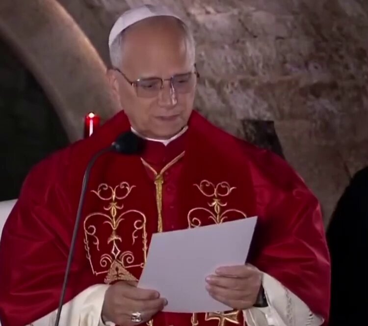 Image for the Tweet beginning: 🔴⚡️Le Pape Léon XIV rend