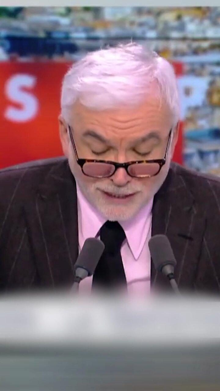 Emmanuel Macron s’est dit favorable, le 19 novembre, à la création d’« une labellisation faite par des professionnels» pour les sites d’information afin de contrer la désinformation. Une position qui a provoqué un tollé à droite mais aussi à CNews→