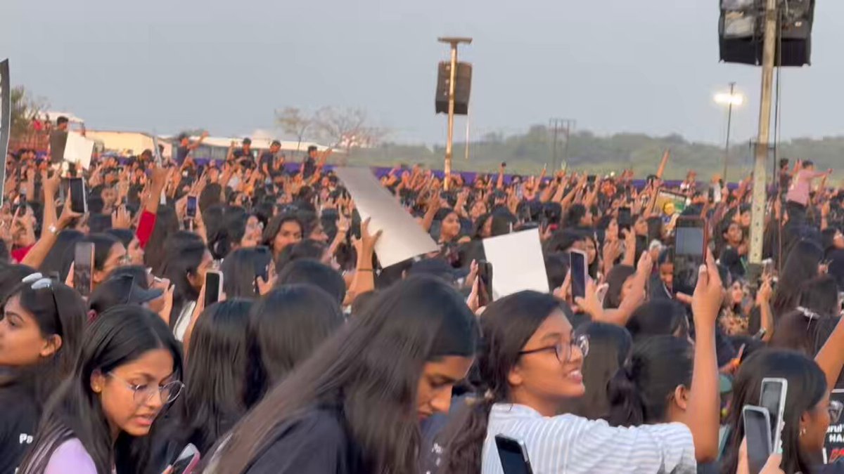 THE CRAZE OF THALA DHONI Picture