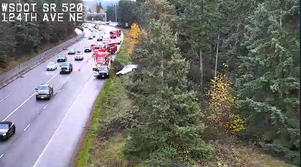 SR 520 ùn tắc! Làn trái bị ảnh hưởng.