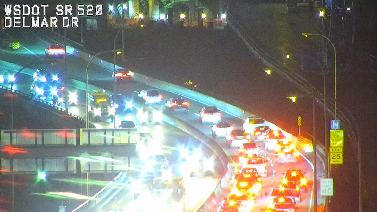 SR520 渋滞！左車線のみ通行可能