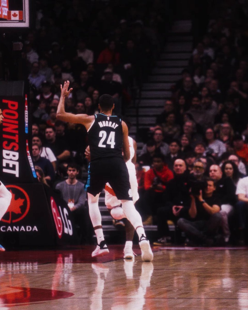 TOUMANI BLOCK.
DENI LOB.
SHAEDON DUNK.

IT DOESN'T GET MUCH BETTER THAN THIS!!!! 