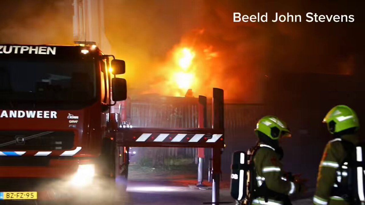 Grote brand buiten industrie in Zutphen