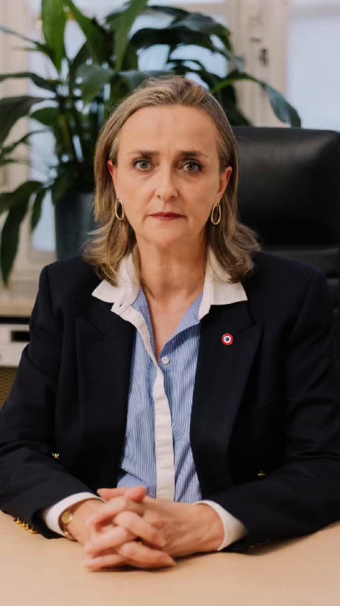 Image for the Tweet beginning: 🔴 Une maîtresse d'école, intervenante