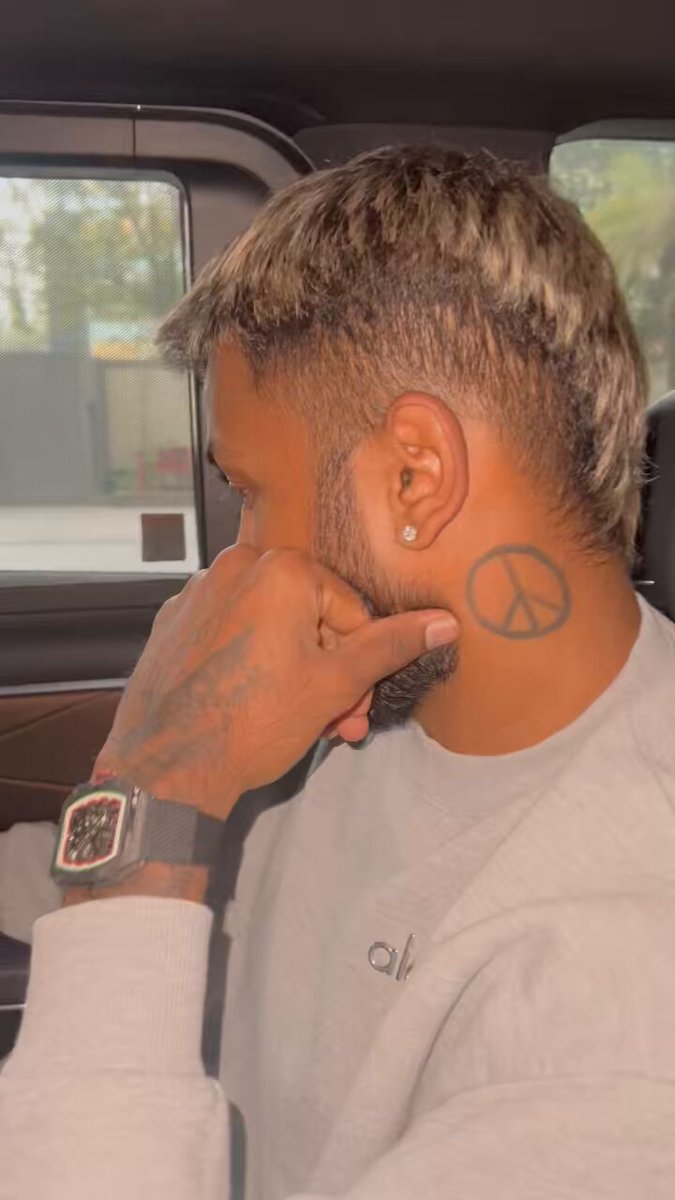 Hardik Pandya watching the video Picture