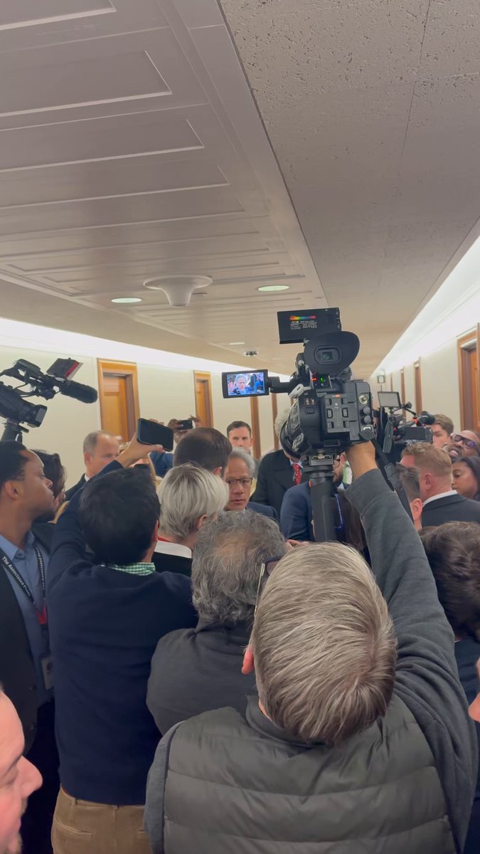 🔵MARKETEVANS: Jensen Huang: "Regolamentazione dell'IA fermerebbe l'industria"