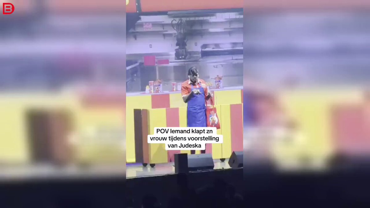 Jandino grijpt in tijdens show in Den Bosch