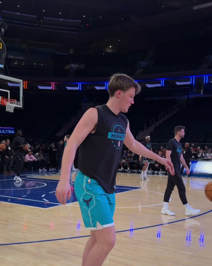The Eastern Conference Rookie of the Month for October/November warms up ahead of Hornets/Knicks tonight 

Don't miss Kon Knueppel (18.3 PPG) and the Hornets take on Jalen Brunson and the Knicks at 7:30pm/et on NBA League Pass!