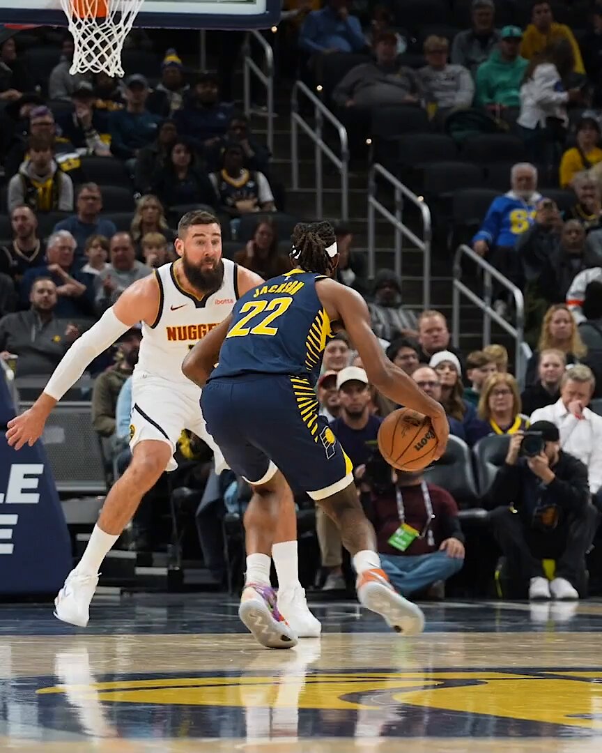 Isaiah Jackson muscles his way in and gets it to go high off the glass 😤 