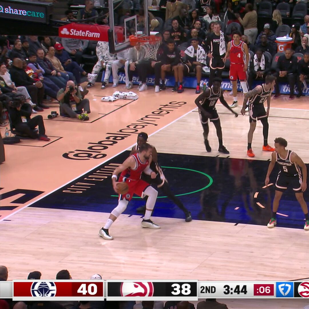 What a pass! What a finish! 

Ivica Zubac ➡️ Kobe Sanders 