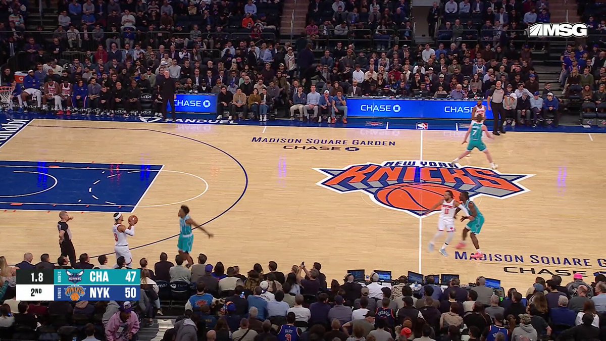 JALEN BRUNSON BEATS THE 2Q BUZZER 🚨

TURN. SHOOT. SPLASH. 