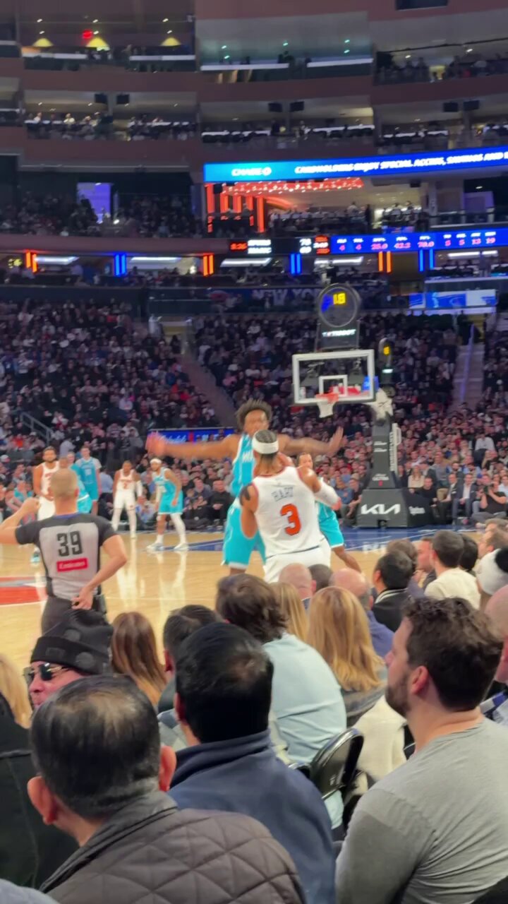 JB puts the Knicks up 6 headed into halftime ‼️

Watch: