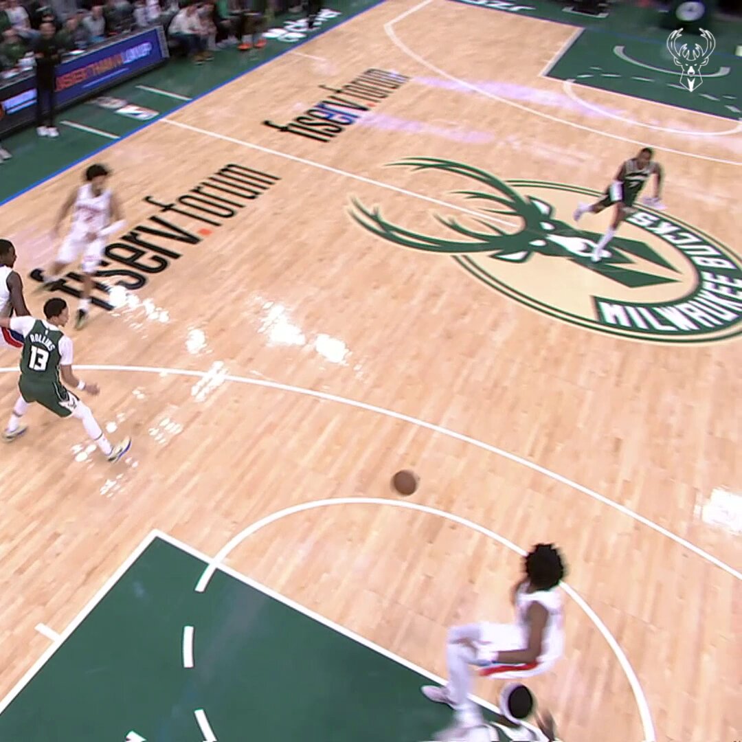 KPJ stole the ball with his shoe in his hand. 👟 