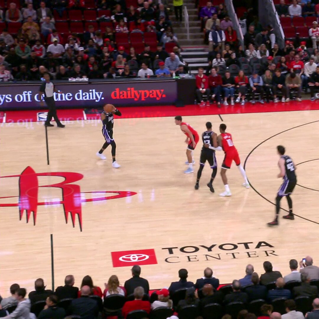 The bucket that moved Russell Westbrook into 17th on the all-time scoring list 

Congrats, Russ!