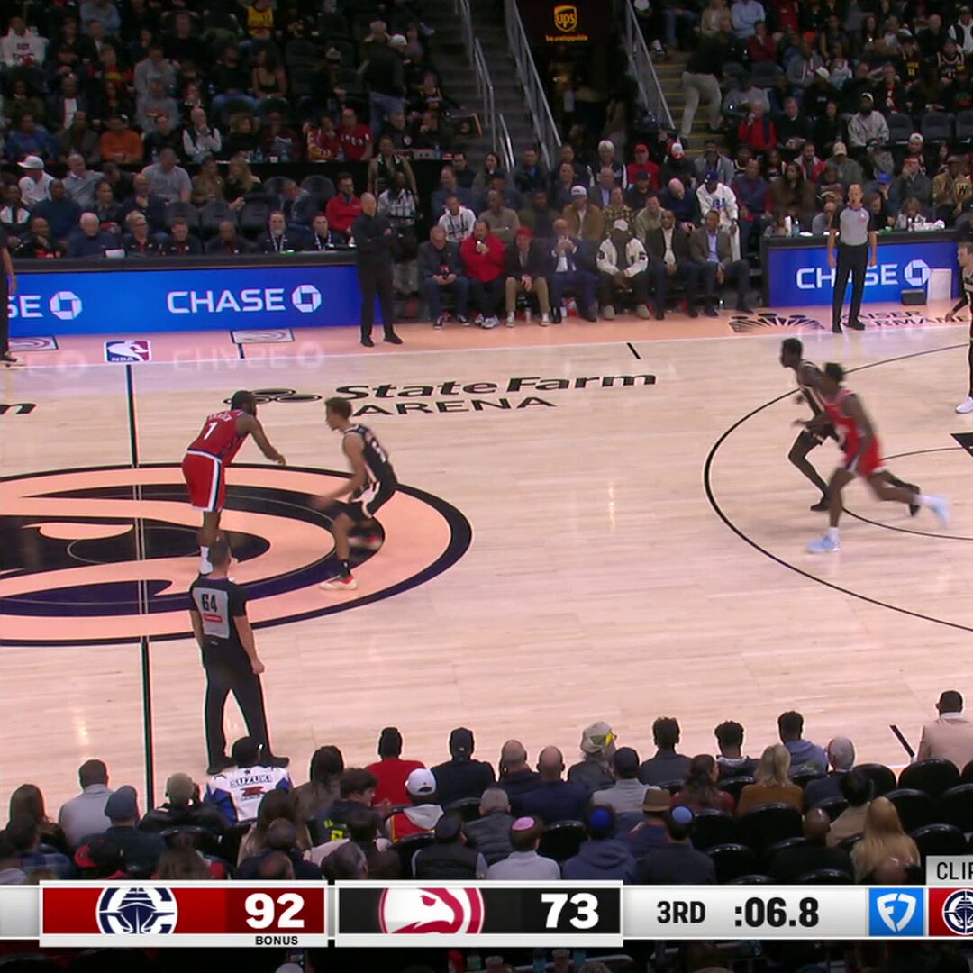 That one fell right into his hand...

🚨 JOHN COLLINS AT THE BUZZER 🚨 