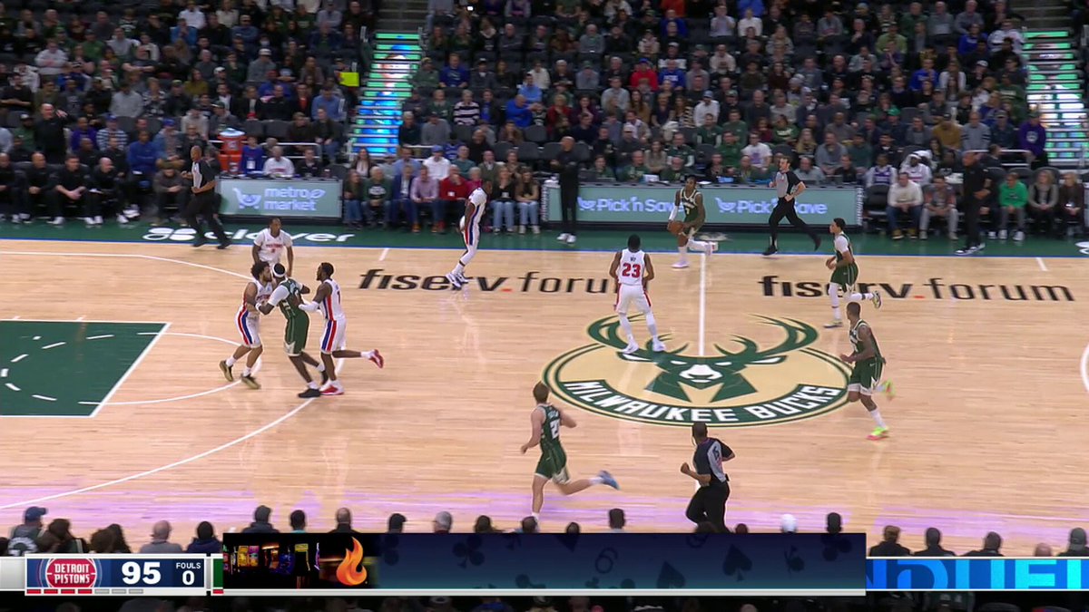 Same spot, same result!

AJ Green hits back-to-back triples to give the Bucks the lead 🎯 