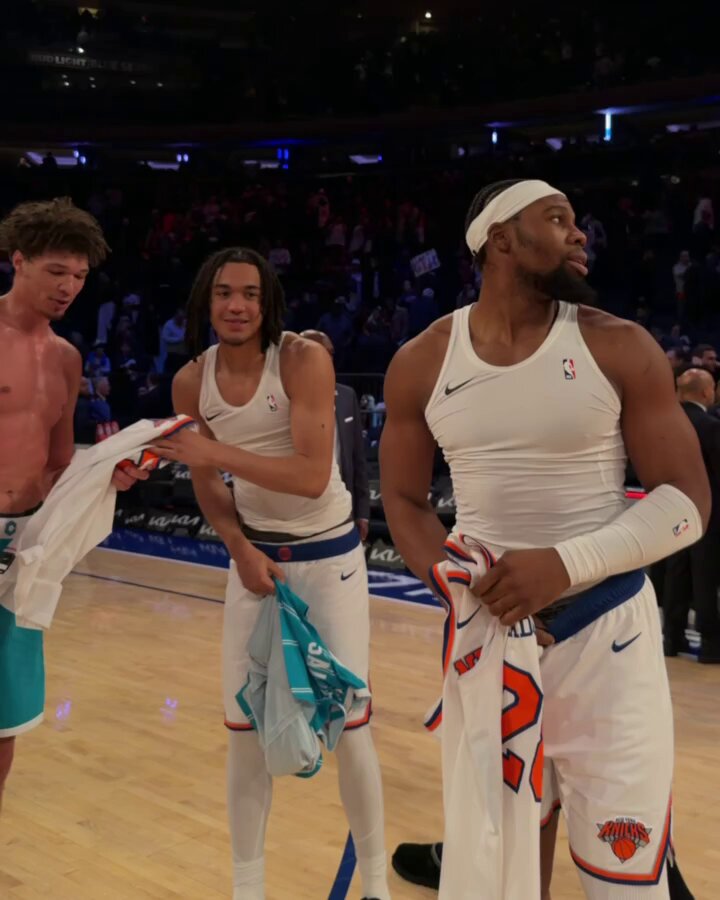 France in the house!

Mohamed Diawara, Tidjane Salaün, Pacôme Dadiet and Guerschon Yabusele jersey swap after Hornets/Knicks 🇫🇷 