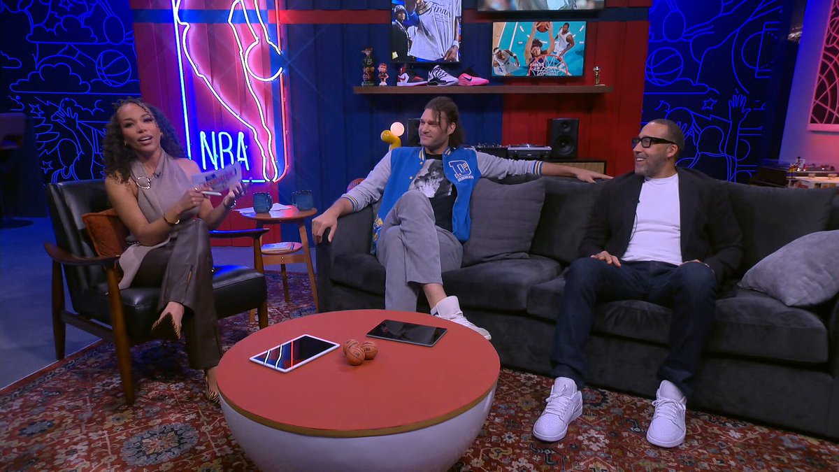 “He’s such an irreplaceable part to what they do.” 😤

David Fizdale, @rolopez42, and @MJAcostaTV break down Jamal Murray’s HUGE 52-point performance from last night, including his 10/11 shooting from three! 