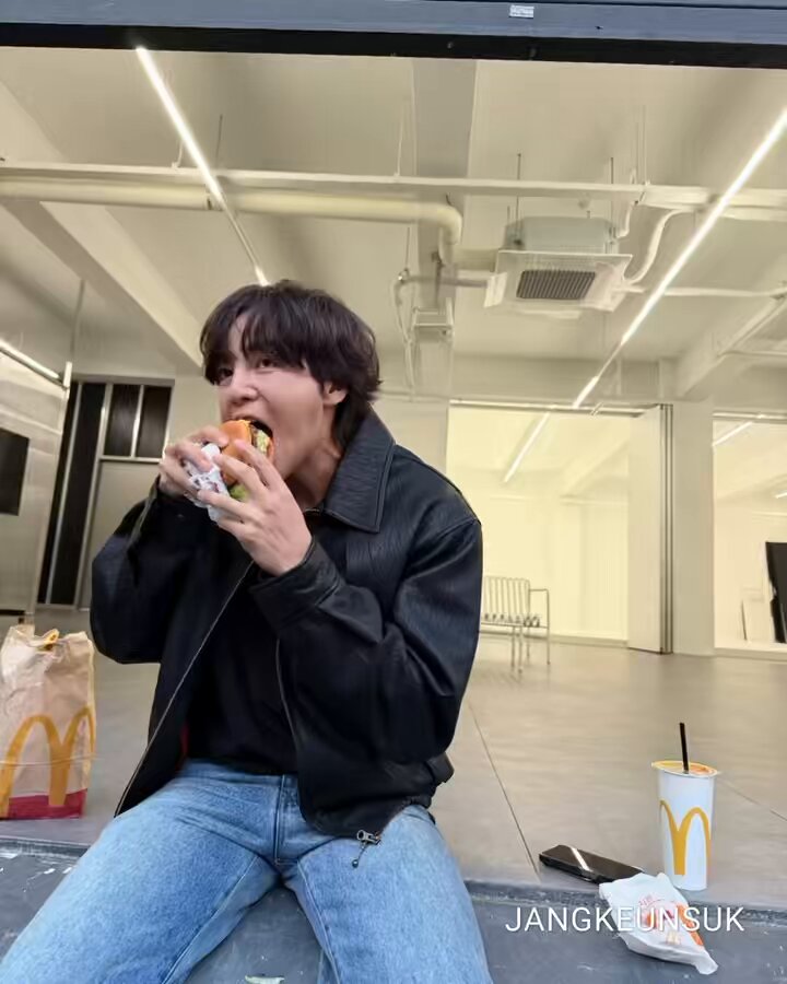 ٩(*´︶`*)۶おはよう🐈🧶🧣 寒い🌬⛅️朝だね一気の冬🧣🧤 暖かくして