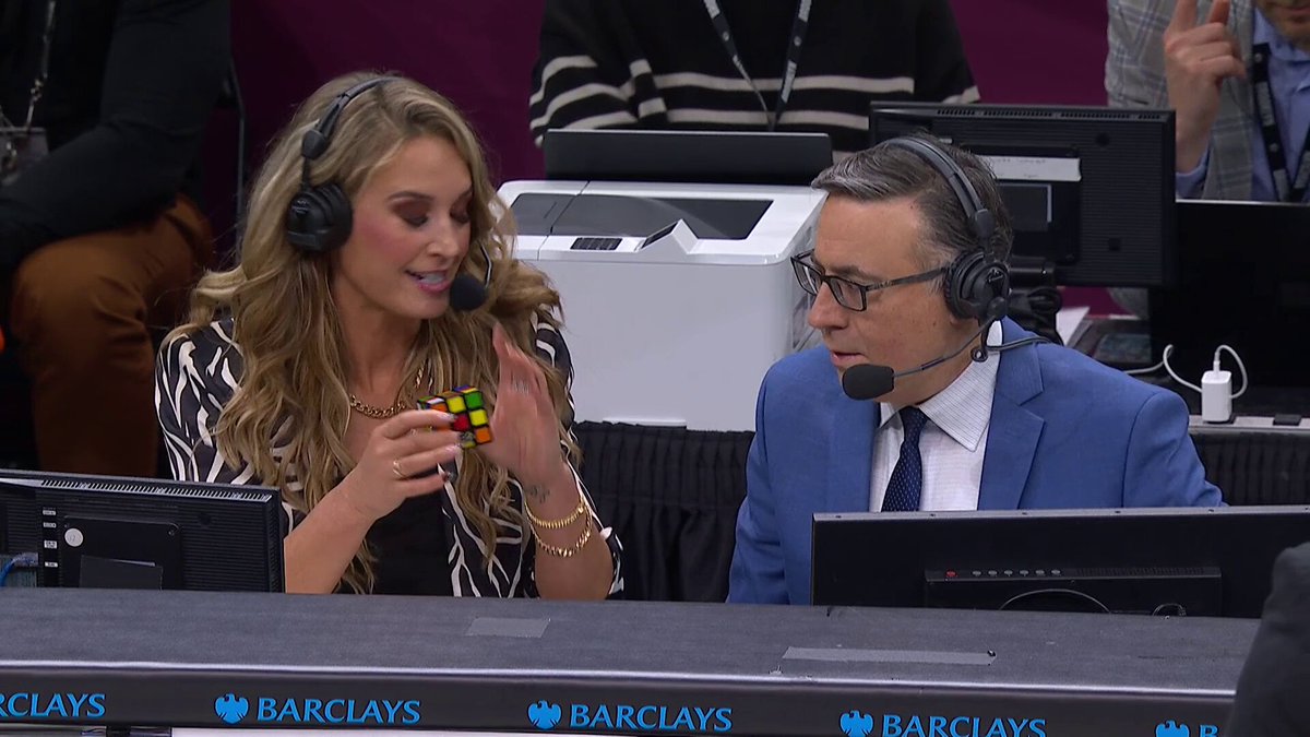 .@sarahkustok is a rubik's cube wizard too 😂  
