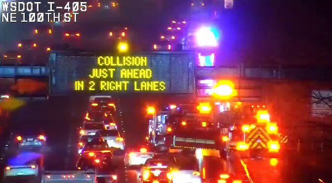 충돌! 우측 차로 폐쇄