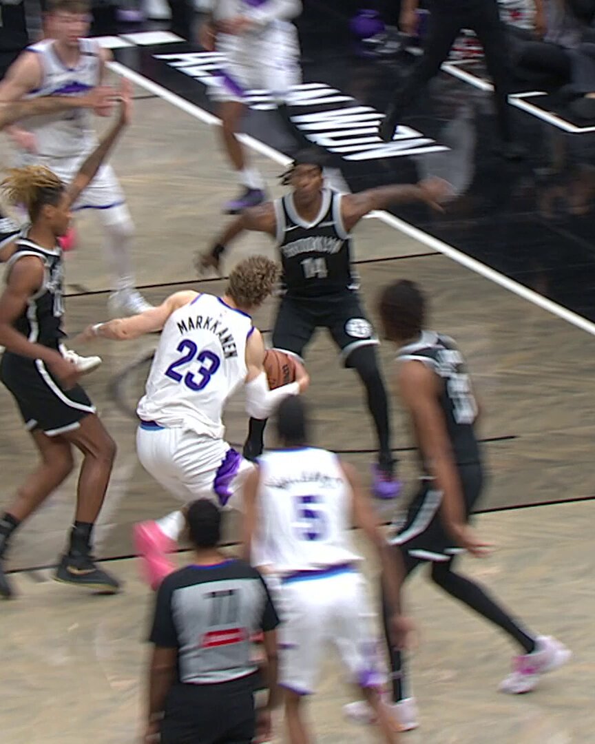 bench got 🆙 for the 4-point play

#TakeNote | @keyonte1george 