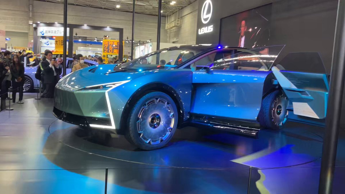 とりあえず6号館、4号館と回って疲れたので車で一休みです。印象に残っ