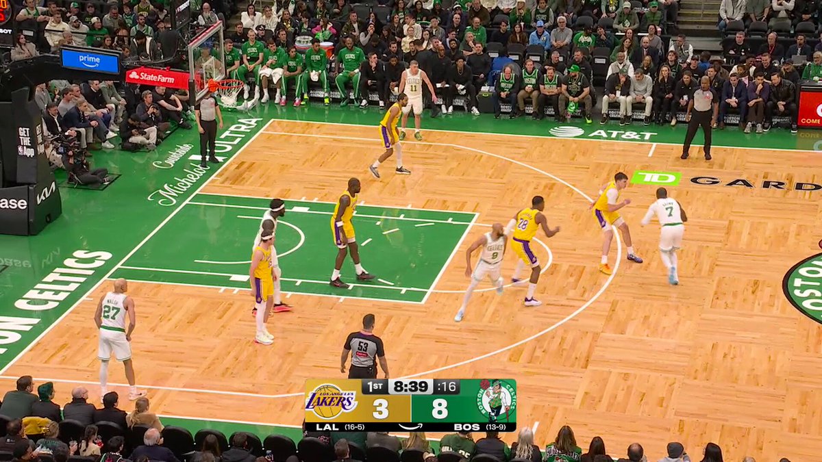 Jaylen Brown finds Derrick White for 3 after the nasty handle 😮‍💨

Lakers-Celtics in the 1Q on Prime! 