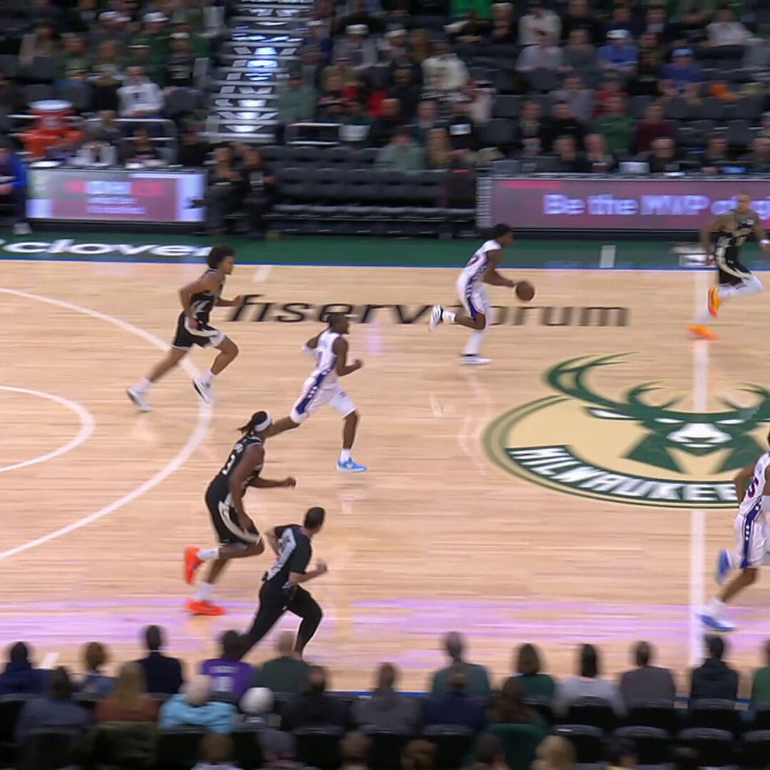 CIRCUS SHOT FROM VJ EDGECOMBE 

76ers leading the Bucks on NBA League Pass: