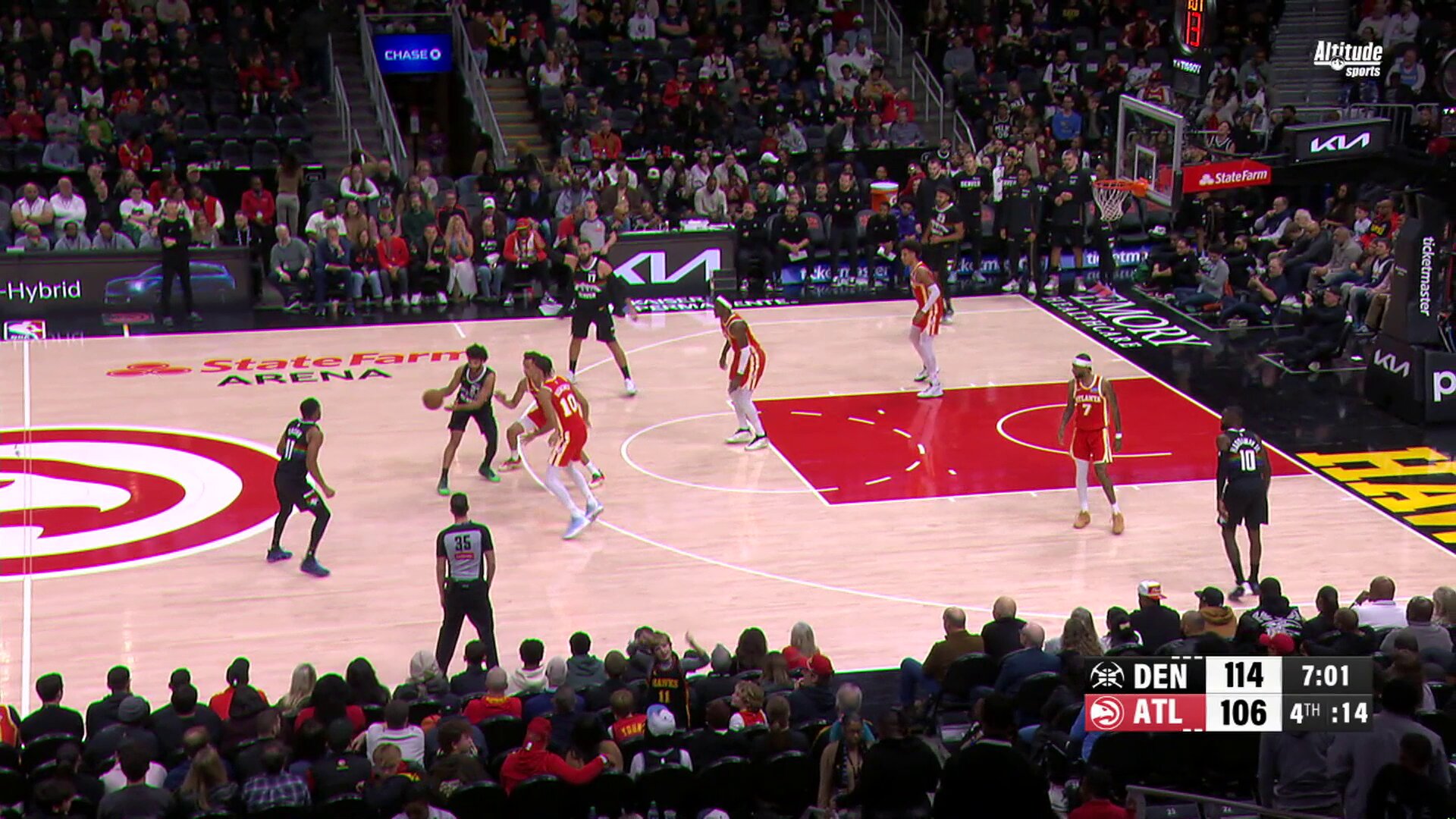 BRUCE BROWN CAPS A 20-0 NUGGETS RUN ?

Stormed ahead to take the 4Q lead!