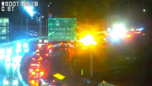 SR 18东行事故，右侧车道受阻！