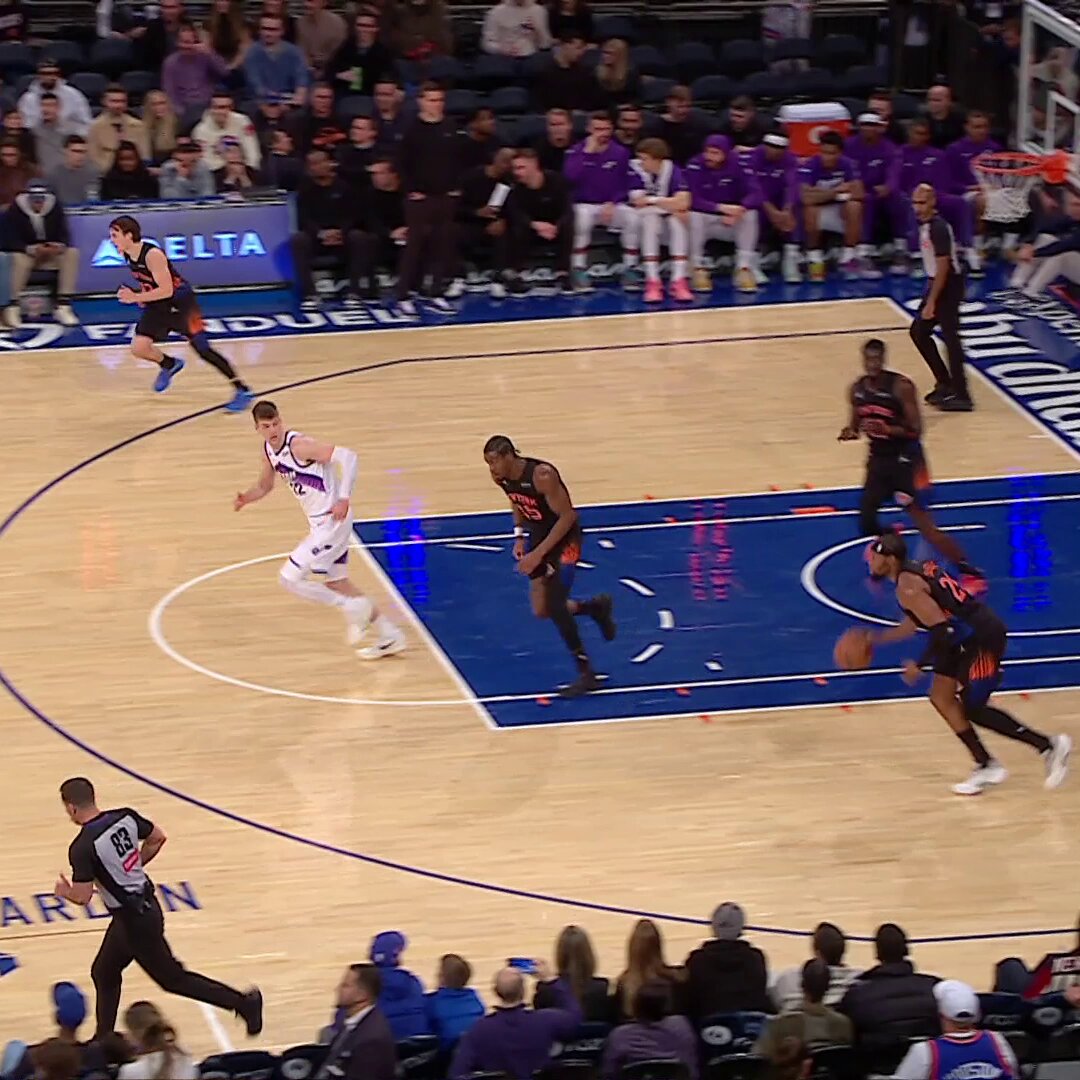 Jordan Clarkson got up close and personal with Ben Stiller at the end of the Knicks win today ?
