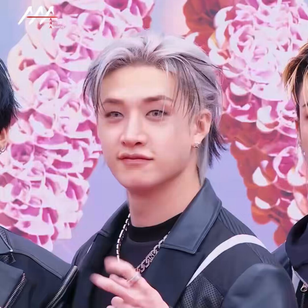 chanchanページ 🎥[2025.12.06]—☆ Bang Chan at the ARTIST ASIA AWARDS RED CARPET