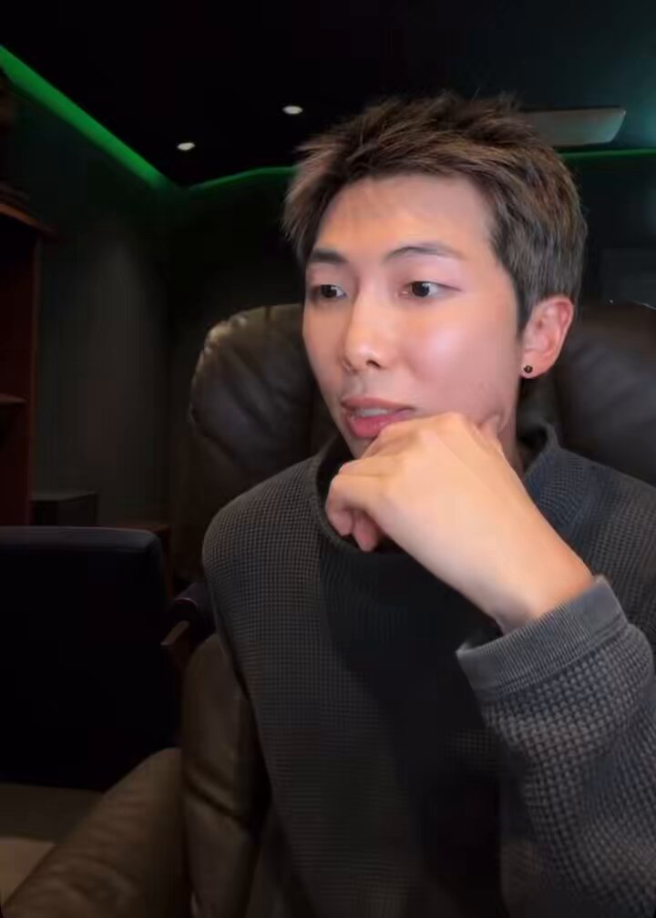 Oh the things I would do to see this smile 😭 😭 😭