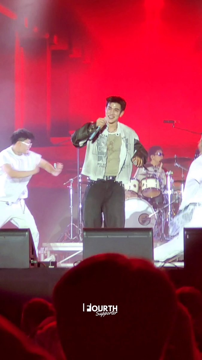 Side to side at #BMMF15 Hot มากกกกกกก ❤️‍🔥 ARTIST FOURTH AT