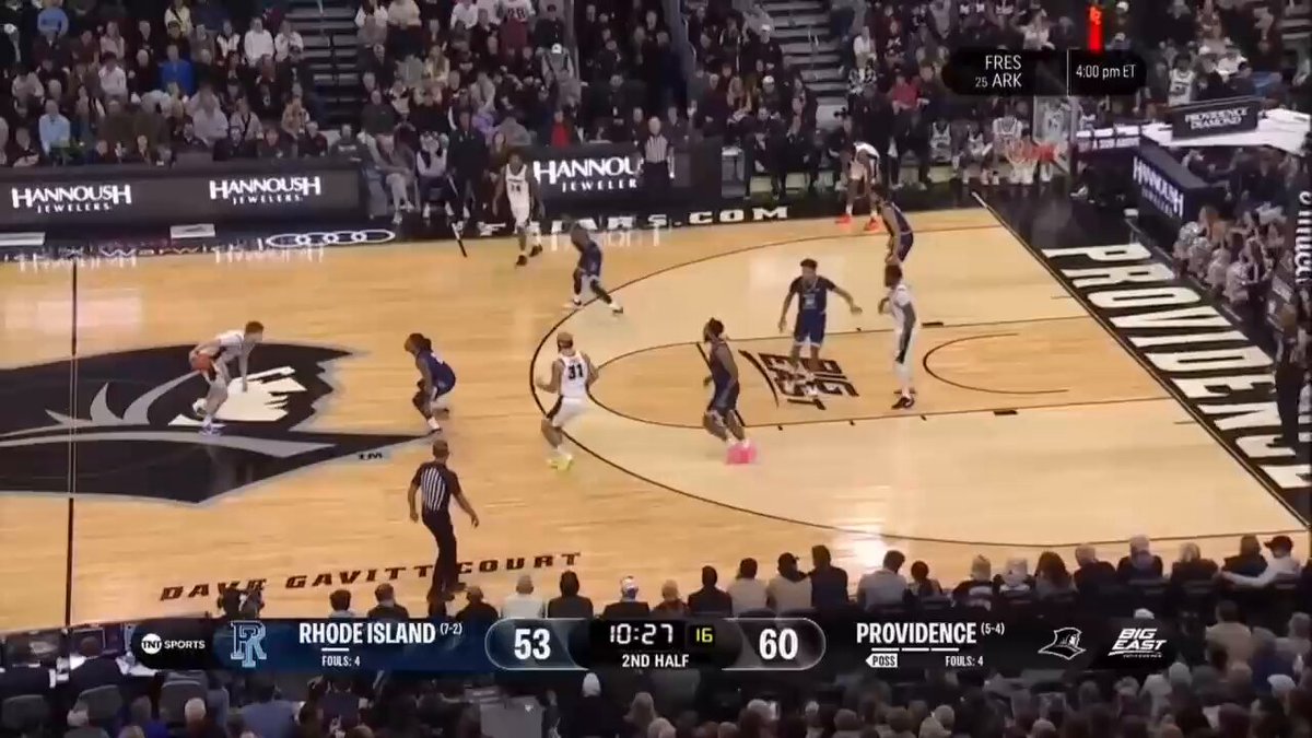 Another Jamier Jones jam has @PCFriarsmbb rolling in the second half 👀 