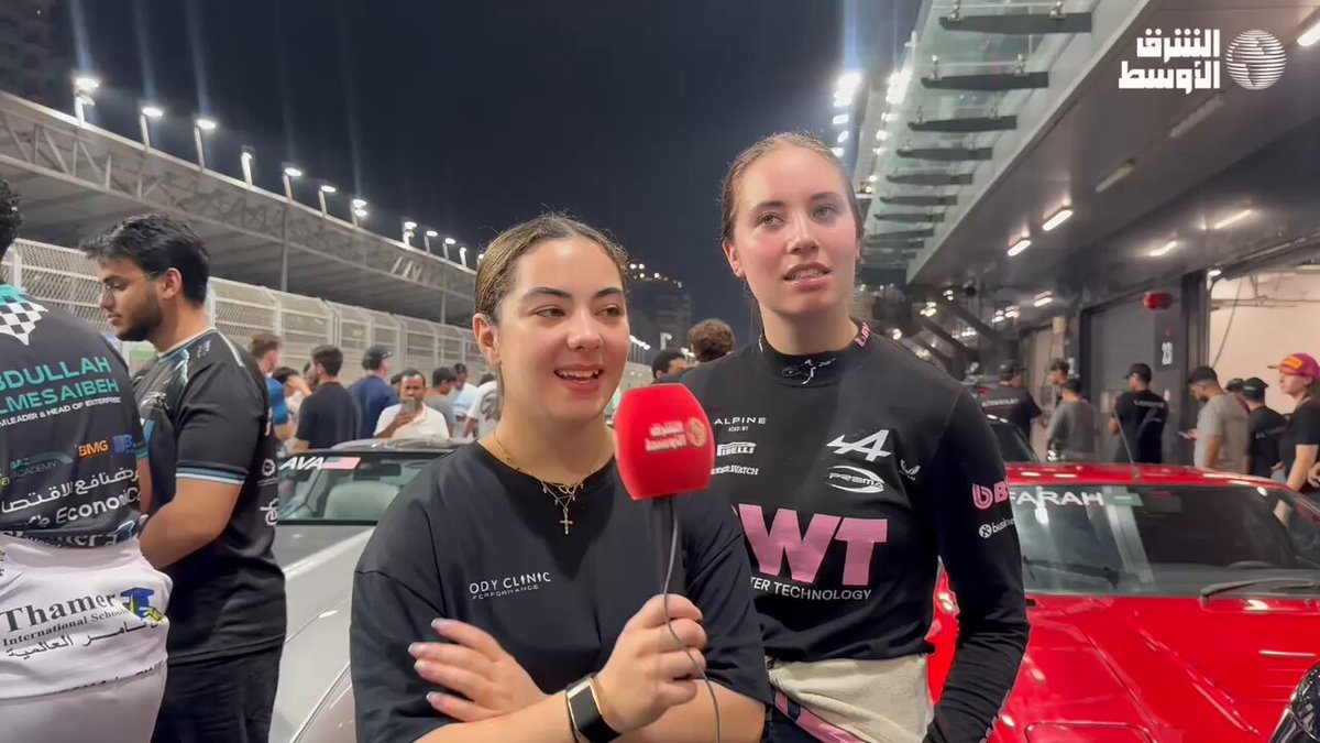 آفا دوبسون ونينا جادمان خلال تواجدهما في بطولة فورمولا 4 لـ«الشرق الأوسط»: - دوبسون: تجربتي في السعودية رائعة جداً، أحب السعودية وأحب التواجد على هذه الحلبة. - جادمان: رغم مشاركتي في جولتين فقط، نجحت في تحقيق نتائج جيدة، و أؤمن بأنني قادرة على المنافسة على اللقب 