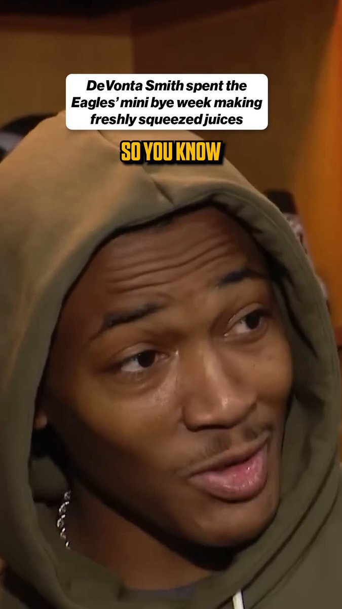 😂🧃@devontasmith has found a new hobby 

(via @Eagles) 