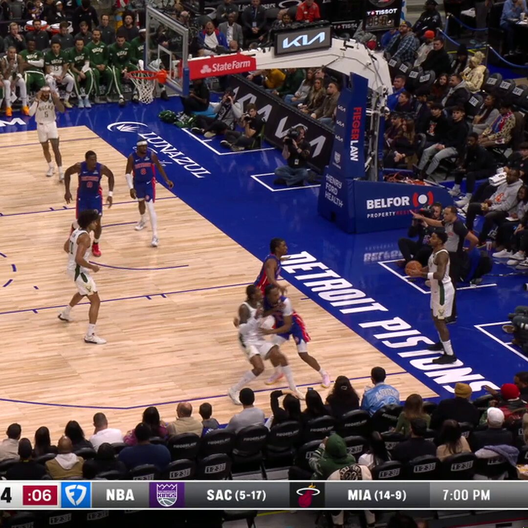 This Myles Turner and-1 was TOUGH.

He's got 12 on 4-4 shooting for Milwaukee ‼️

Watch MIL/DET: