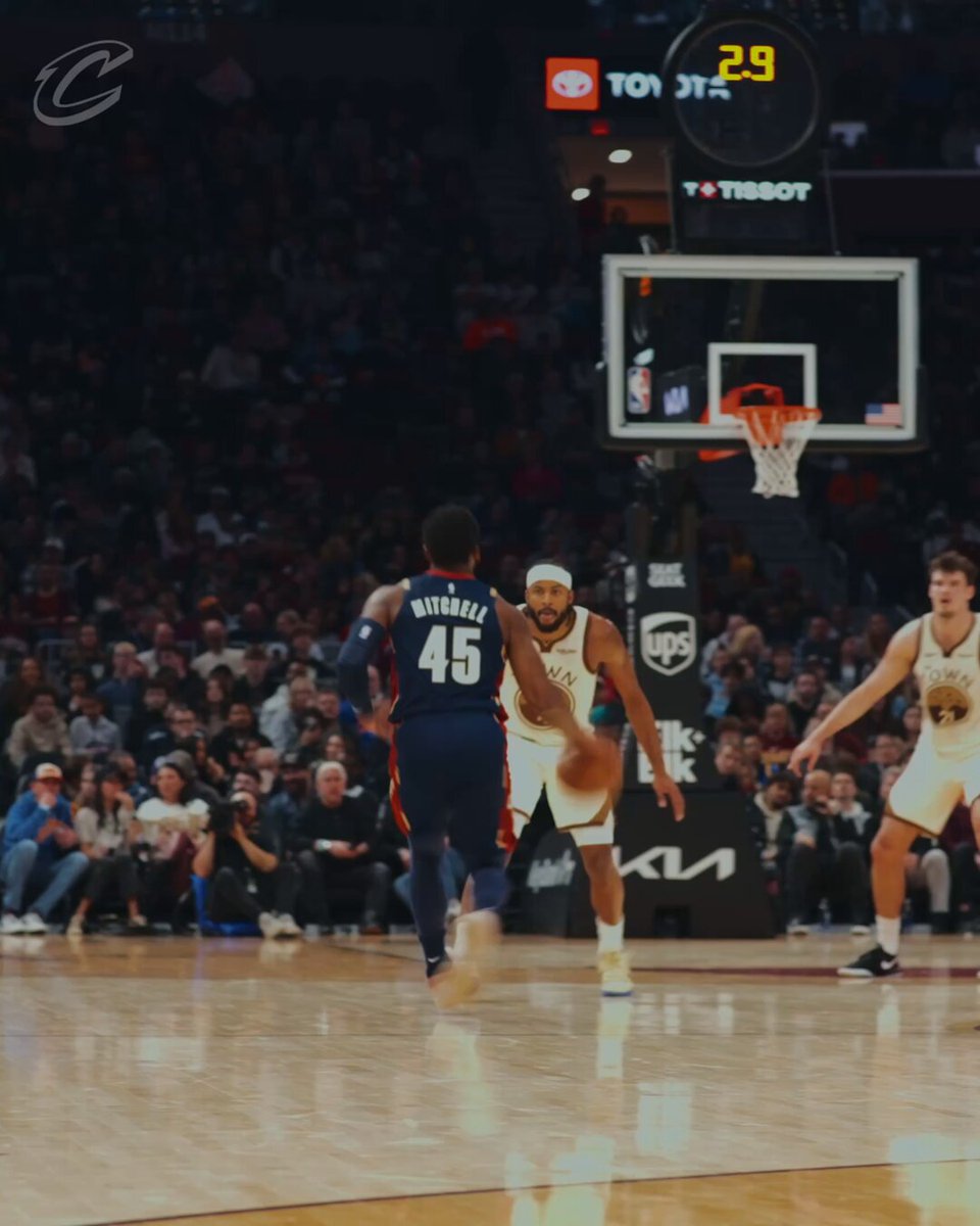 OBVIOUSLY his 14,001st point would be a three right before the half buzzer... OBVIOUSLY!

@spidadmitchell | #LetEmKnow  