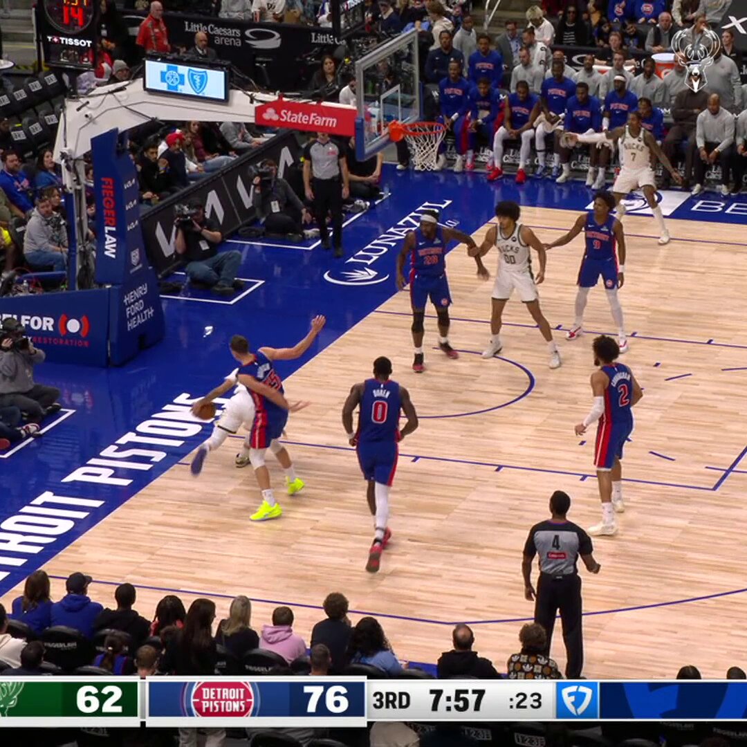 KPJ is 6/7 from three! 🔥

Up to 28 points in 27 minutes. 