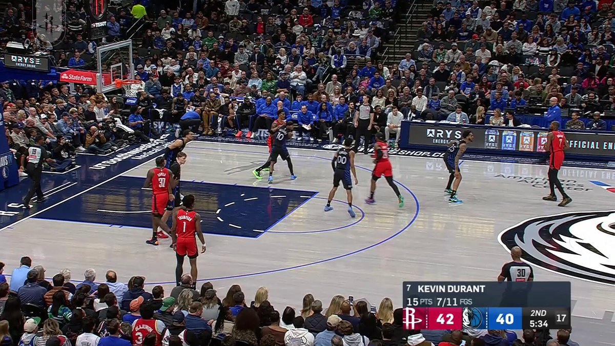 Bari making plays on both ends 👏 