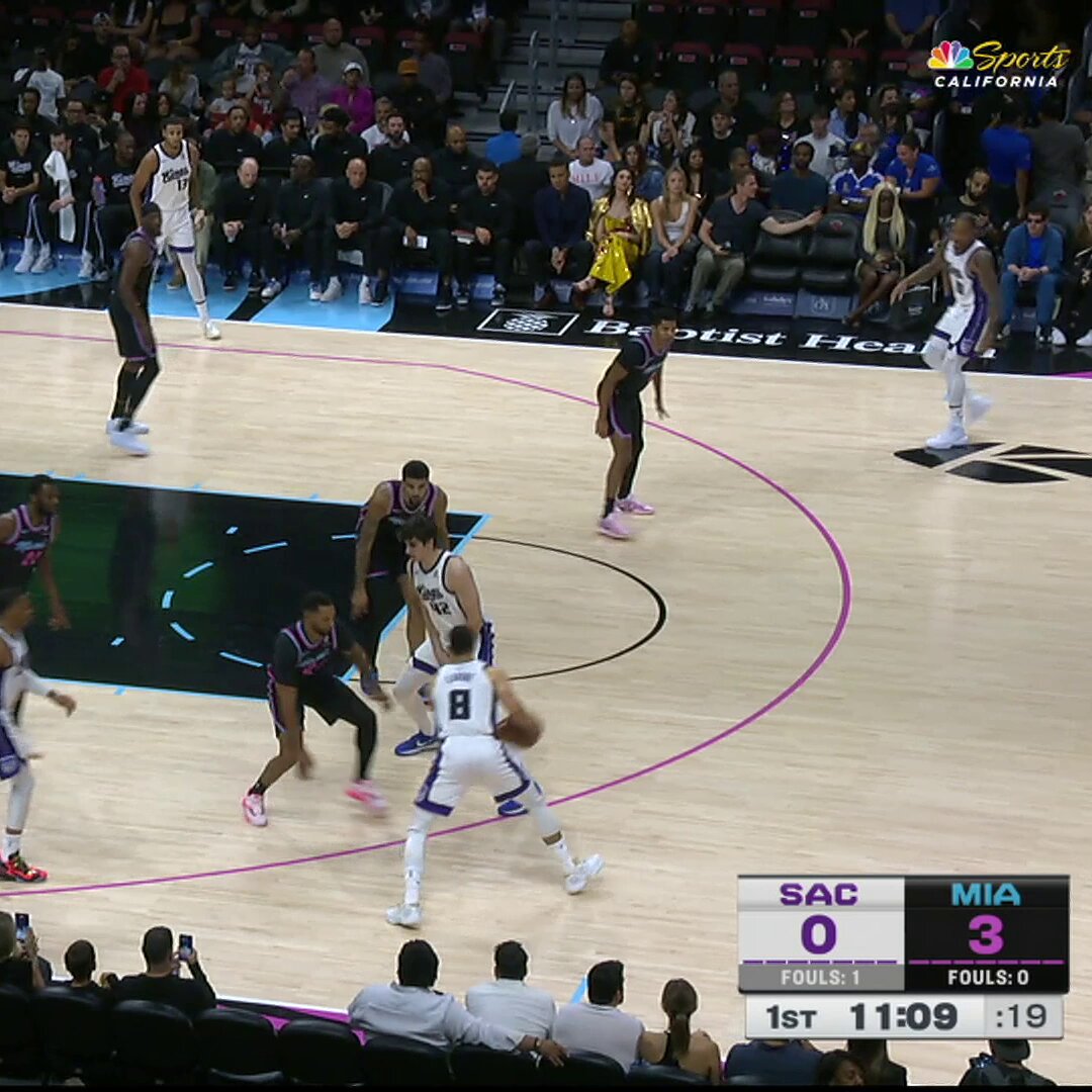 42 POINTS. 8 THREE-POINTERS. KINGS W.

ZACH LAVINE BALLED OUT IN MIAMI