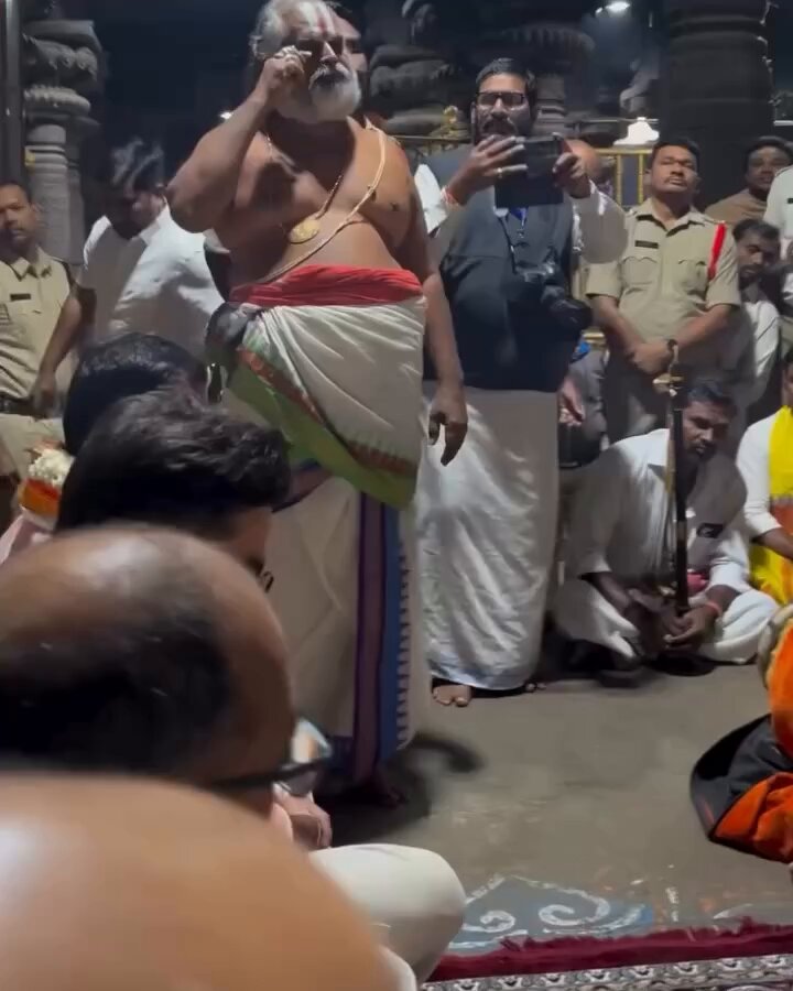 Virat Kohli taking blessings of Picture