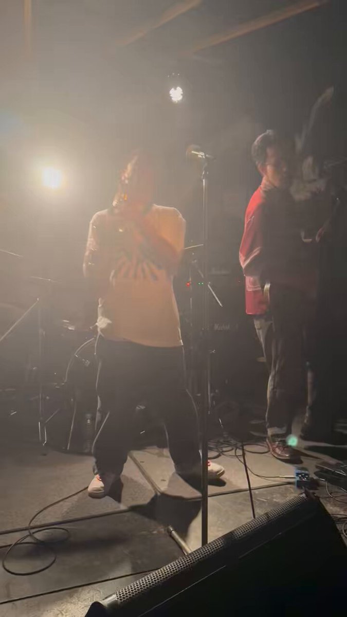 ライブレポその2 3番手はDRAW INTO DISORDERで今日イチの爆音でした