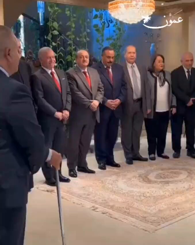 الملك في دارة وزير الثقافة الأسبق الدكتور بركات عوجان #الأردن 