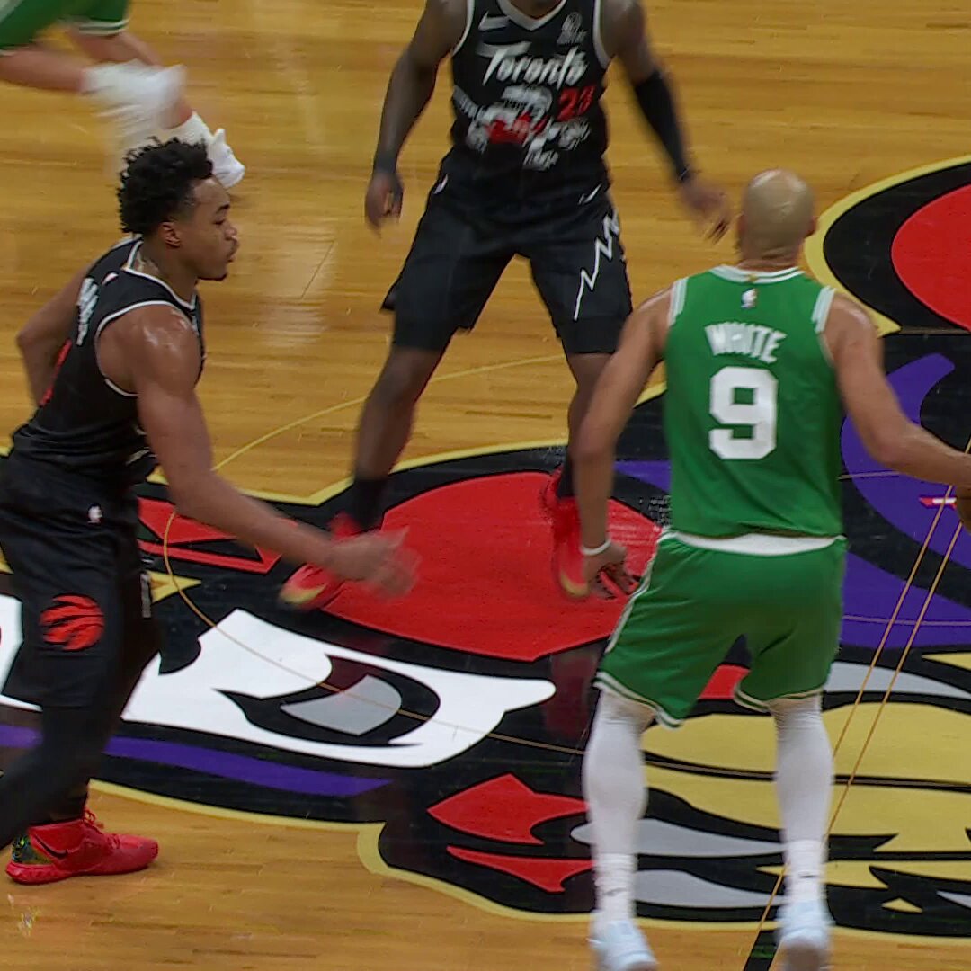 This Mamu slam was unreal at the end of Celtics-Raptors