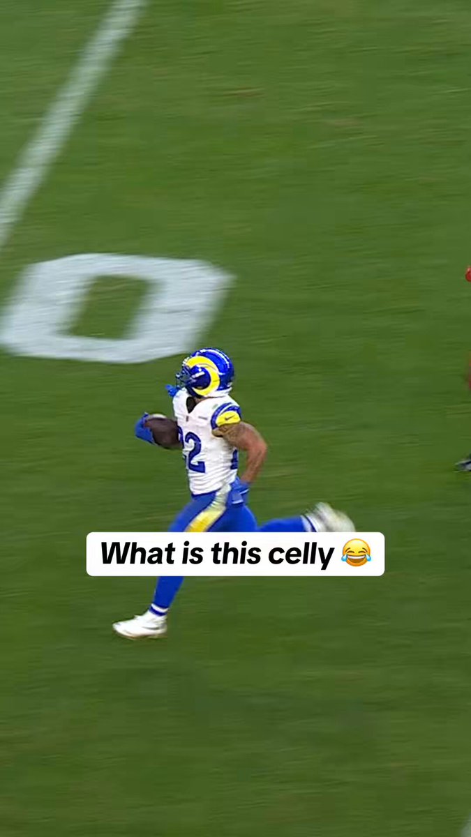 Blake Corum with the stop, drop and roll 😂 