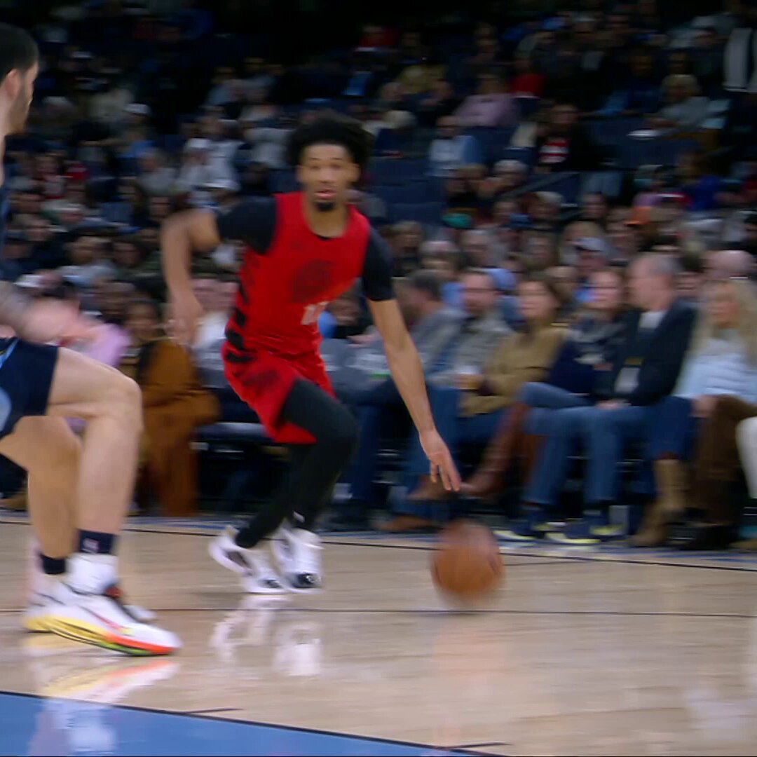 SHAEDON SHARPE ARE YOU KIDDING ME??? 

UNREAL UP-AND-UNDER REVERSE LAYUP! 